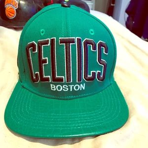 celtics snapback fitted. 100% leather